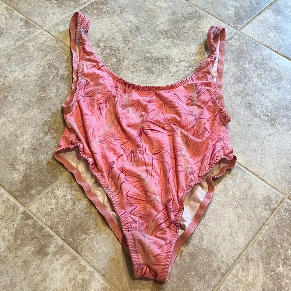 Free People Ready For The Weekend pink palm bodysuit medium scoop neck - Image 5
