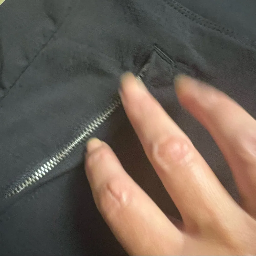 Athleta Black Trekkie North Shorts size 26 - Image 6