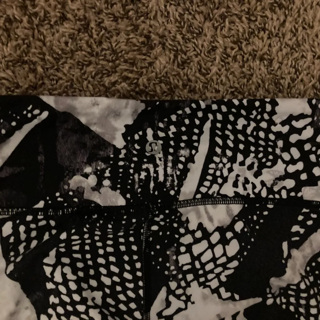 Lululemon Static Mist White Black Wunder Under Crop III Leggings Size 6 - Image 3