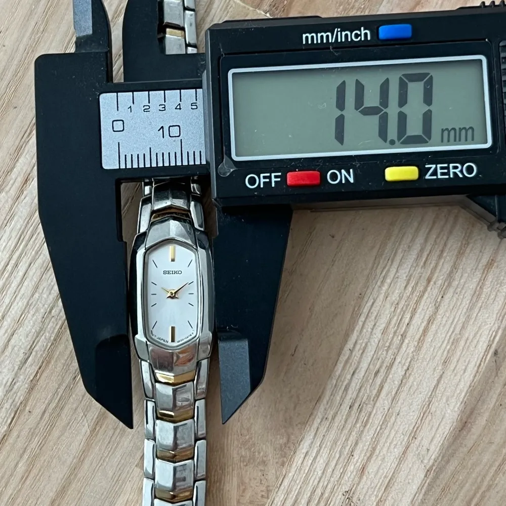 Seiko Vintage Ladies Watch Two-Tone Bracelet Stainless Hexagonal Dial Gold Hands - Image 13