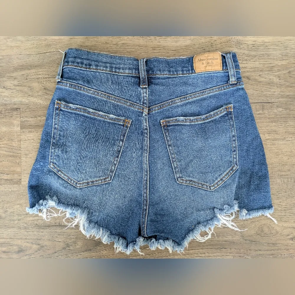 Abercrombie And Fitch Women's High Rise Cut Off Denim Shorts Sz 4/27 - Image 3