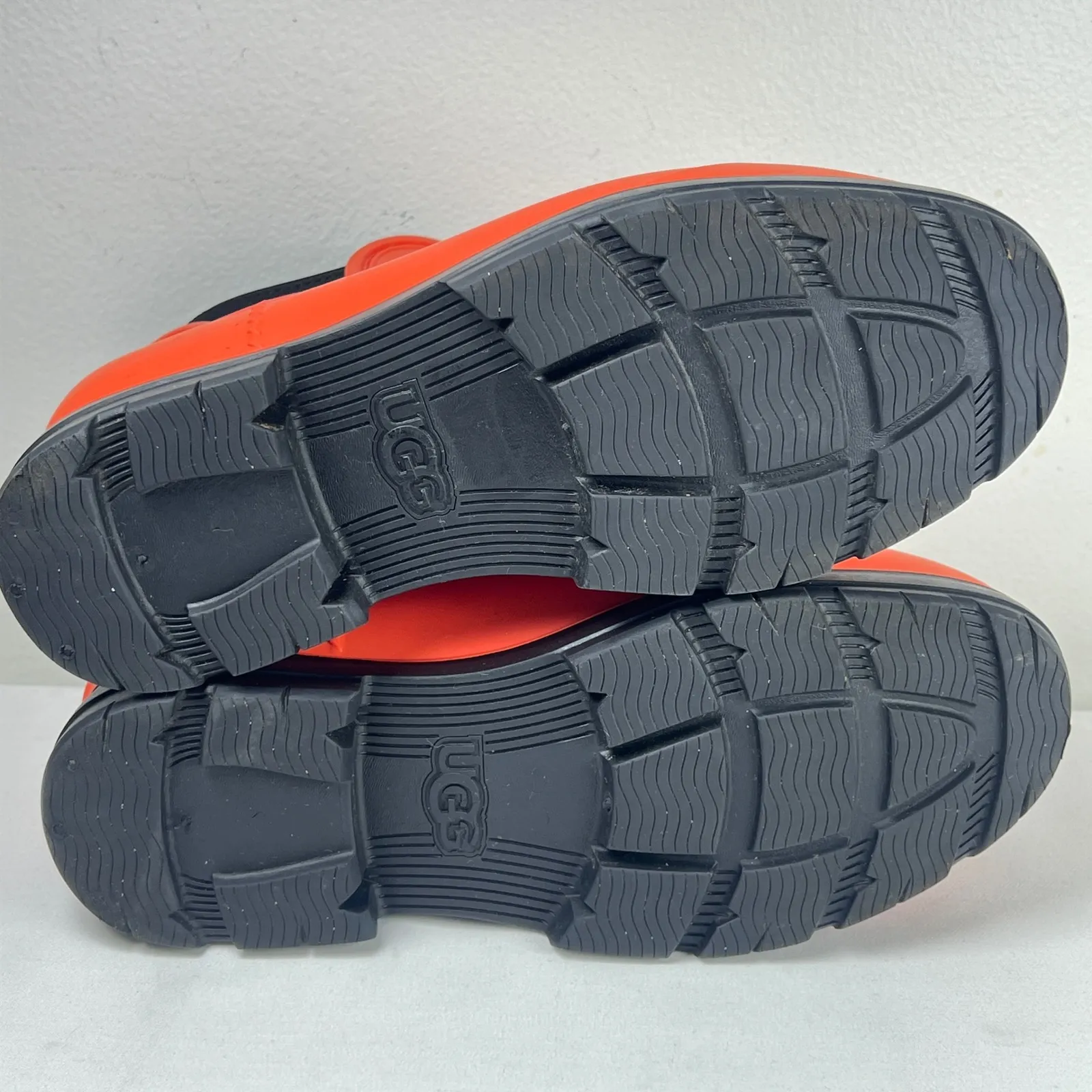 UGG Waterproof Rubber Rain Boots Womens Size 6 Orange Black Ankle - Image 6