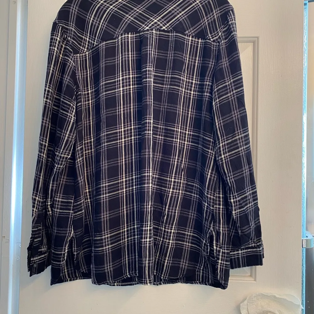 Old Navy Black and White Plaid Striped Button Up Long Sleeve Shirt Xl - Image 7