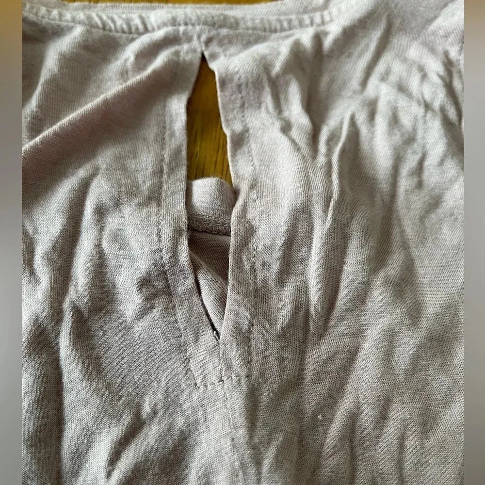 Halogen sleeveless tank top with keyhole at the back, size small - Image 4