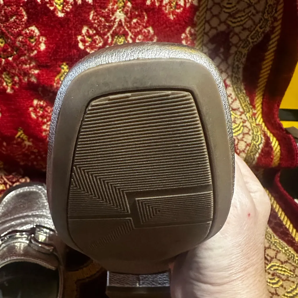 Vaneli silver buckle loafers size 10 leather - Image 6