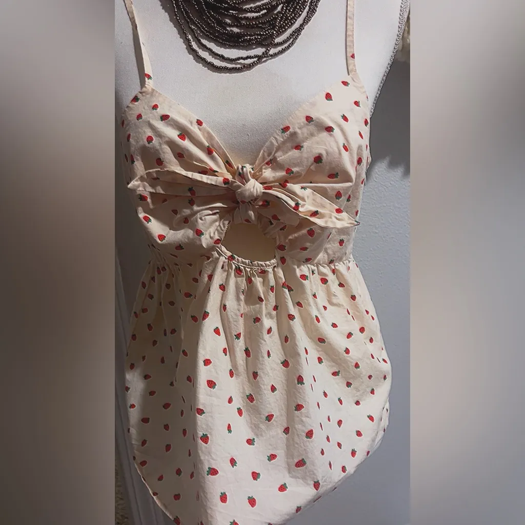 Madewell Tie-Front Keyhole Cami Top in Fresh Strawberries - Image 7