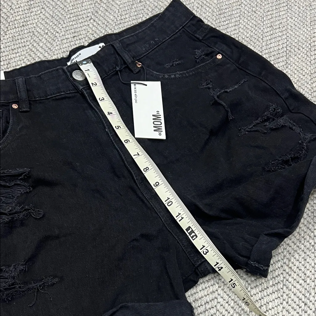 Women's Black Distressed Denim Shorts NWT Flawed Size undefined - Image 4