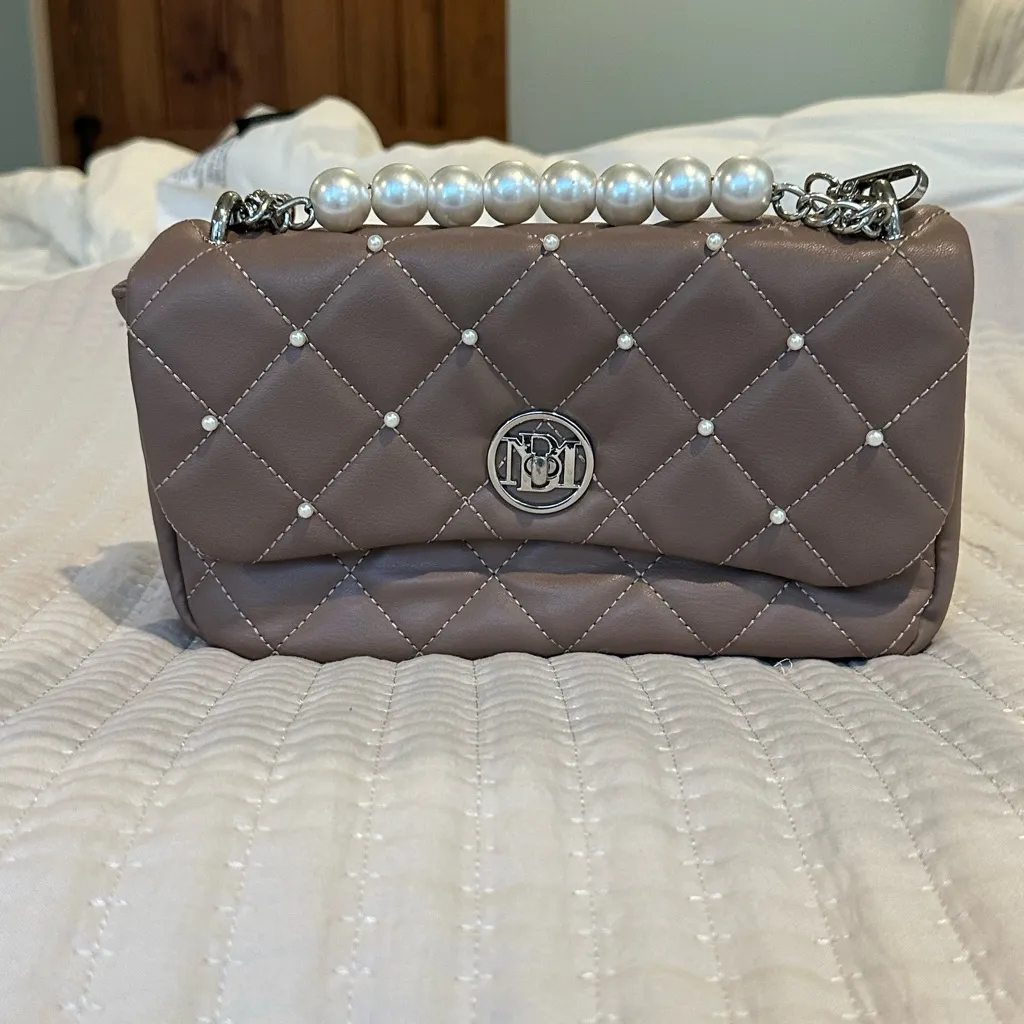 Badgley Mischka Vegan Leather Pearl Accents ladies purse/crossbody - Image 9