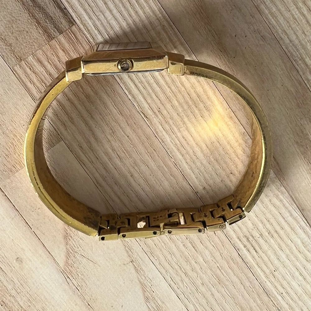 Bulova Gold Tone Vintage Ladies Watch Rare Quartz 97T47 - Image 7