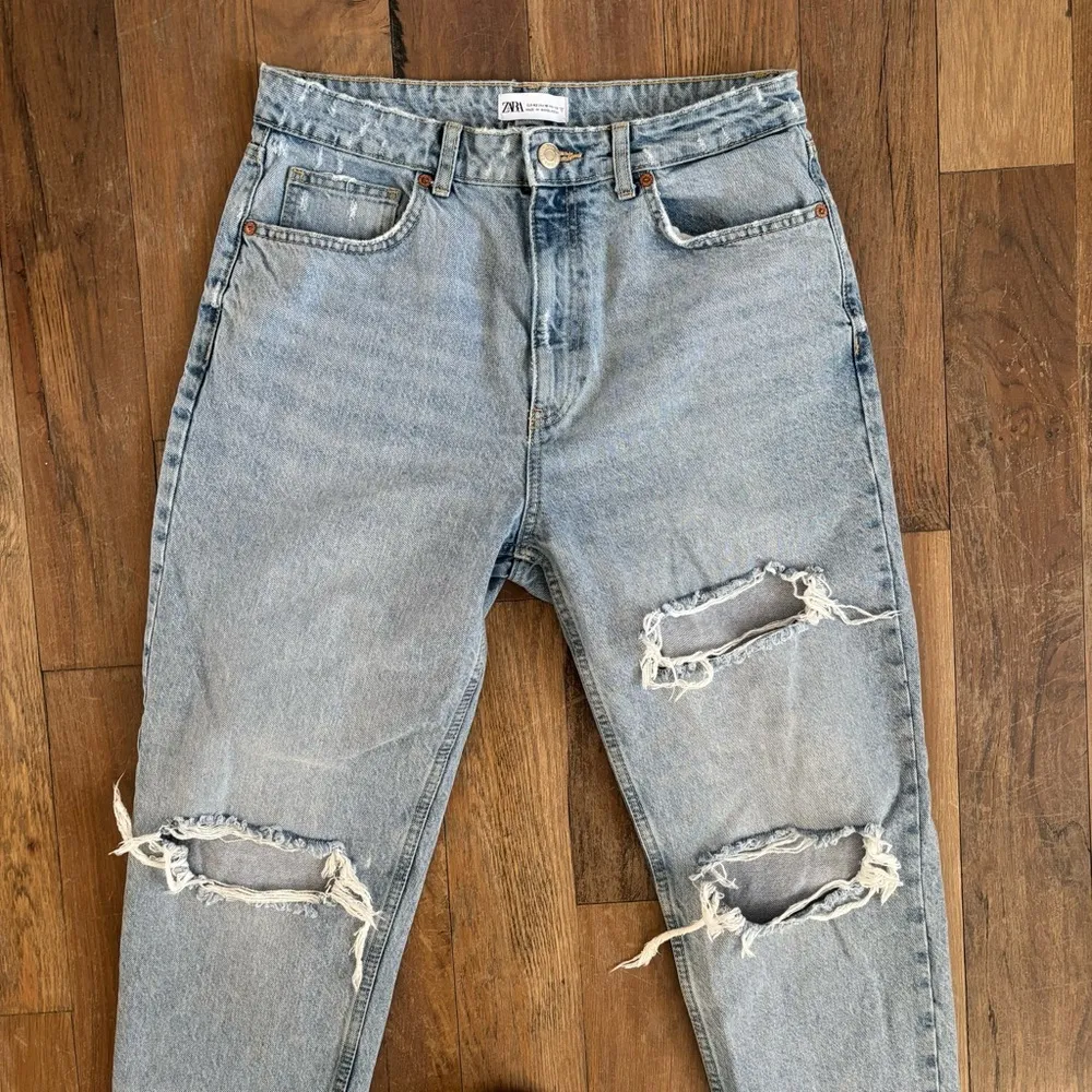 Zara Light Wash Distressed Denim Jeans Size 10 High Waisted - Image 2