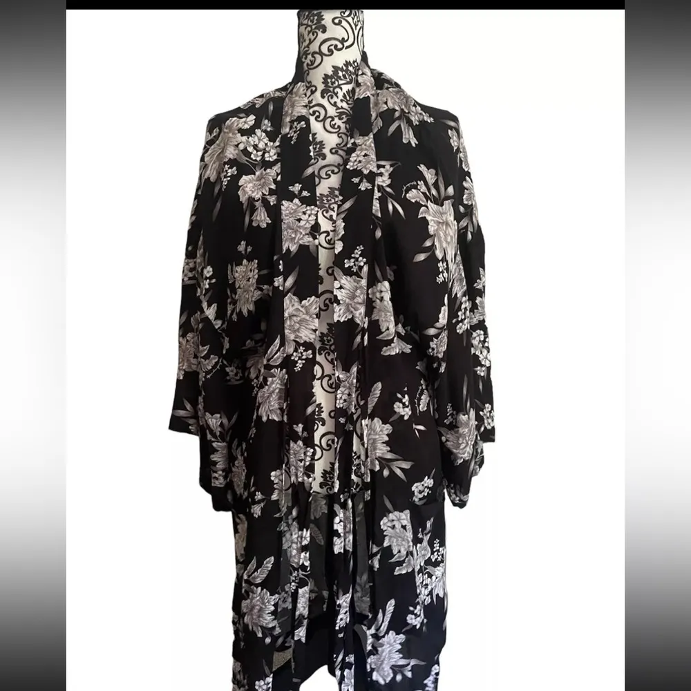 Spiritual Gangster Maya Black Floral Tie Front Kimono - Image 2