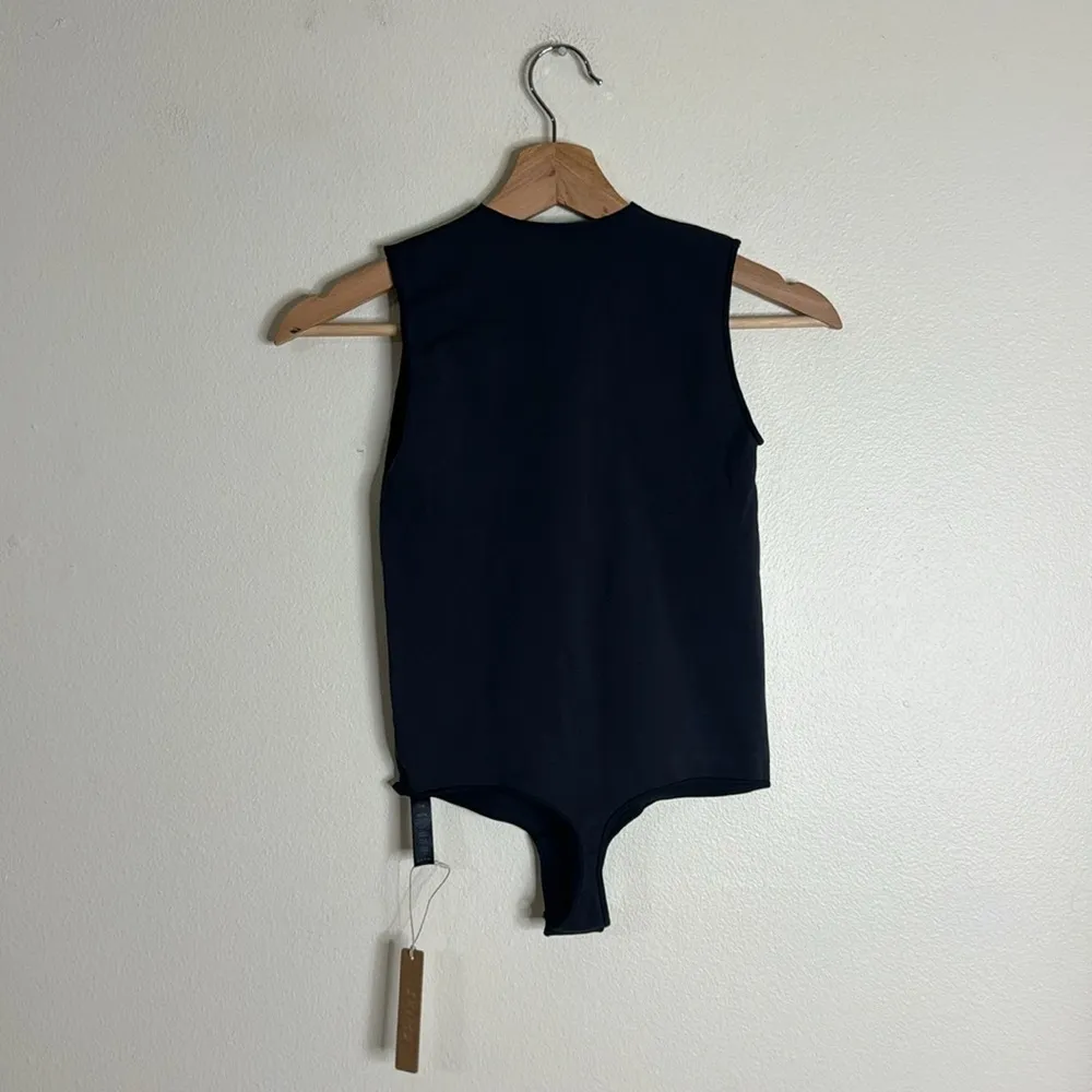 Skims essential bodysuits crew neck sleeveless bodysuit in onyx size s/m - Image 8