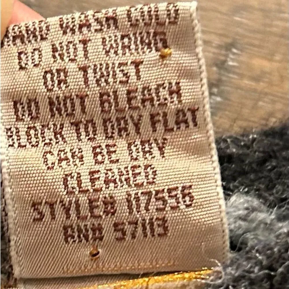 Eastern Mountain Sports Women’s 100% Wool Gray Striped  Sweater Size Medium - Image 6