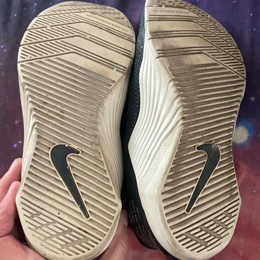 Nike Womens Metcons Black Sneakers Size 7.5 Tennis Shoes  A02982-010 Used - Image 9