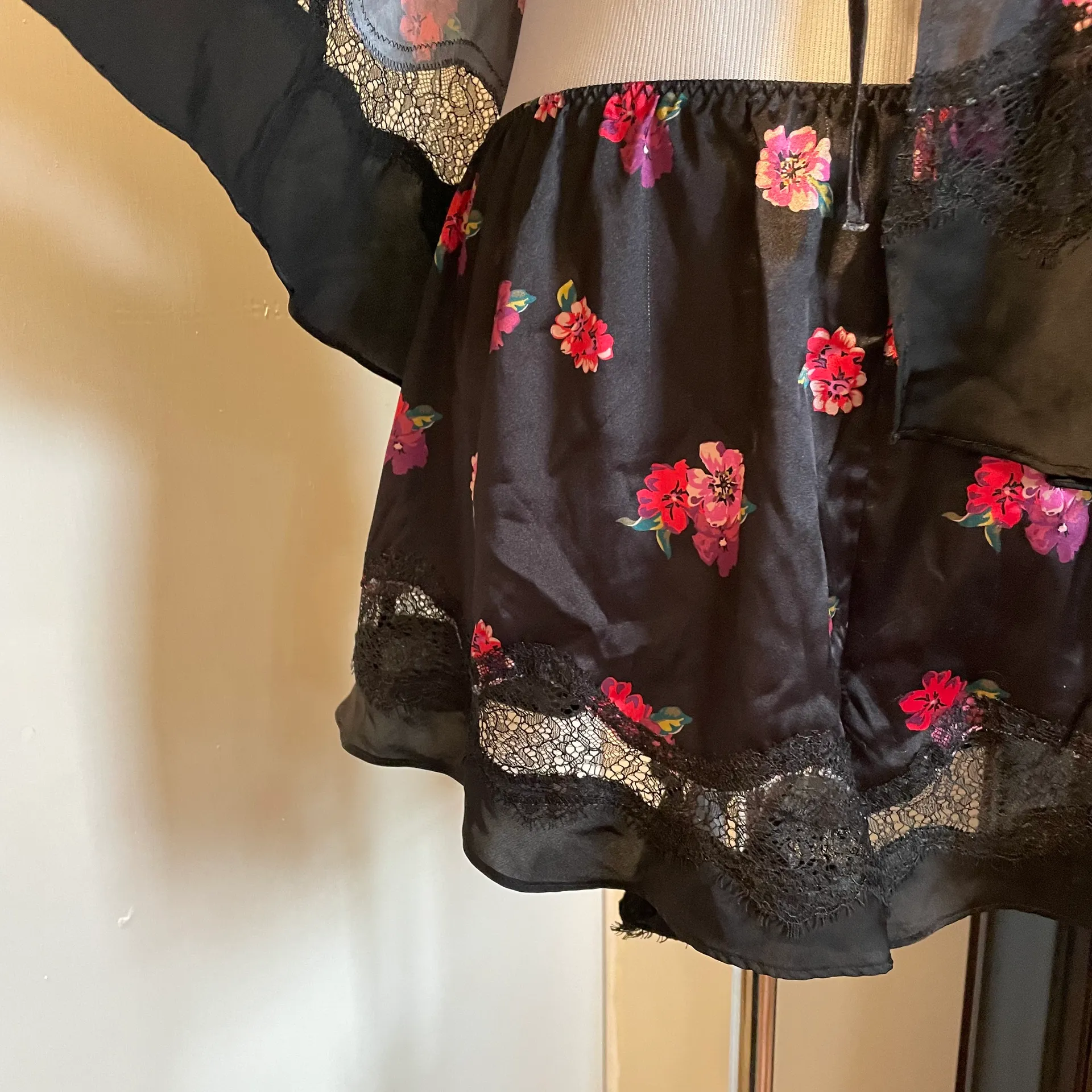Victoria’s Secret XL Satin Cami Set In Black Autumn Floral - Image 6