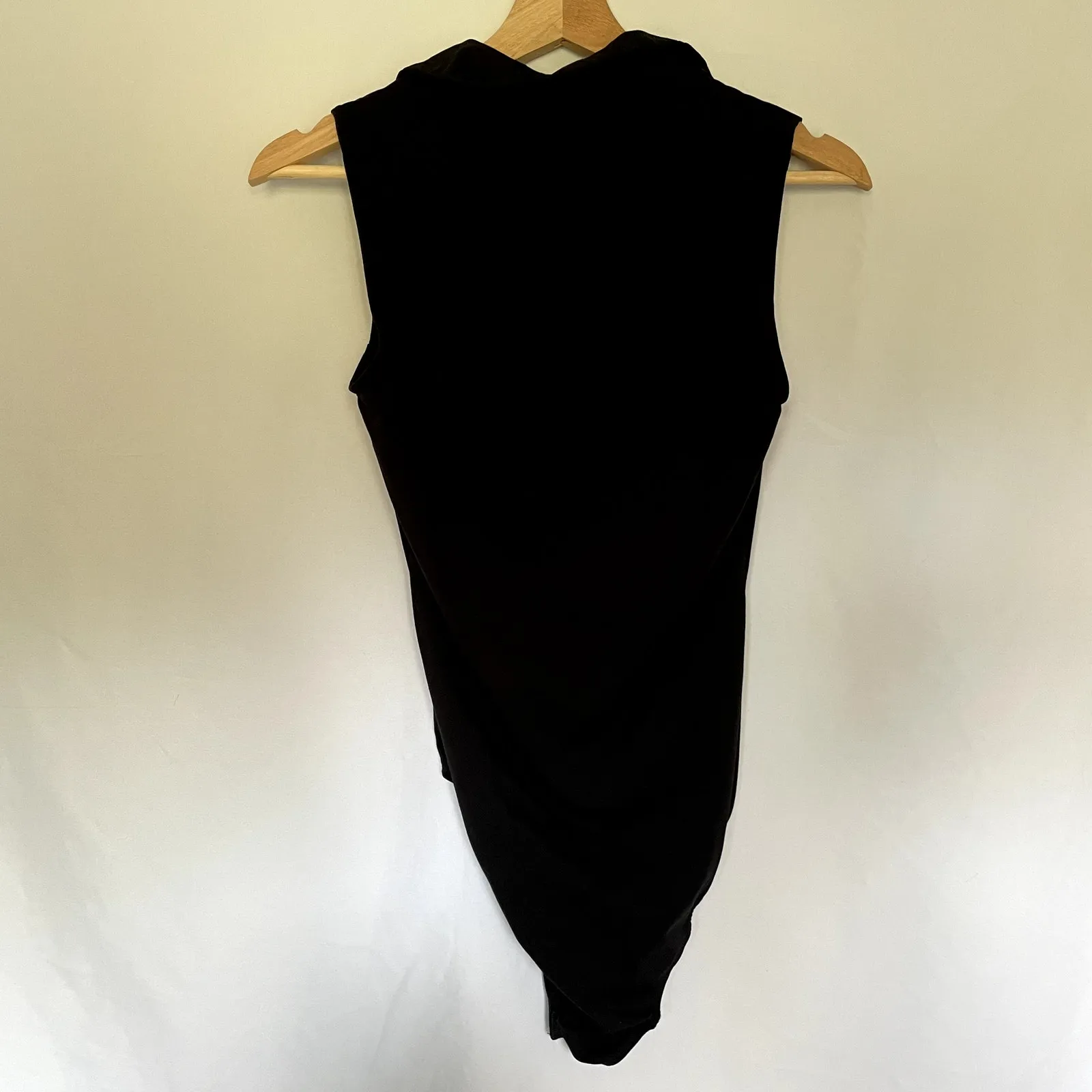 Lulus black bodysuit deep v neckline collared top sleeveless women's size medium - Image 7