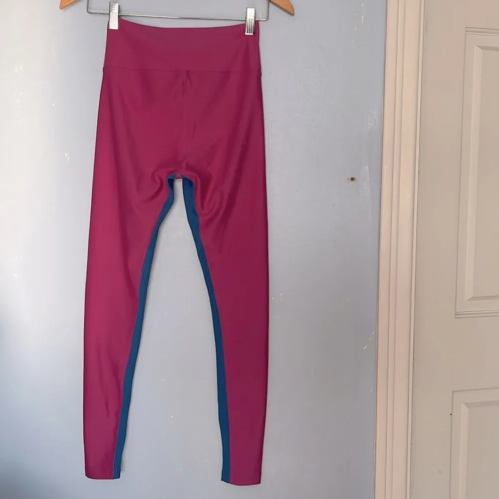 Peloton Hot Pink Ribbed Blue Show Up Full Length Workout Legging Nwot - Image 4