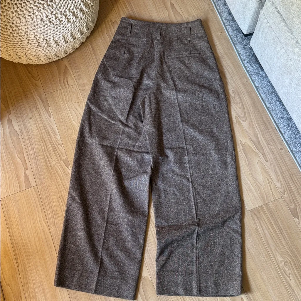 Banana Republic Women's Brown Wool Pants - Image 4