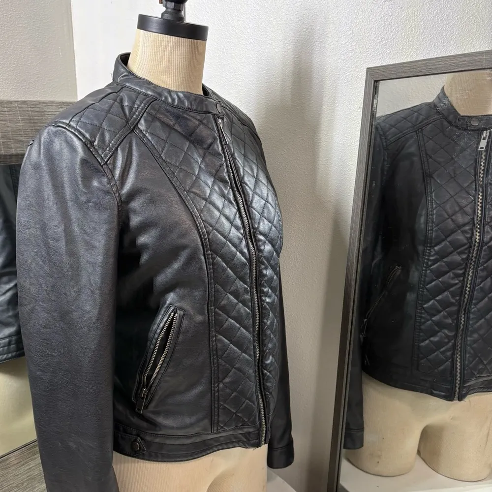 Miss selfie woman’s faux leather jackett with faux fur lining size large Black - Image 4