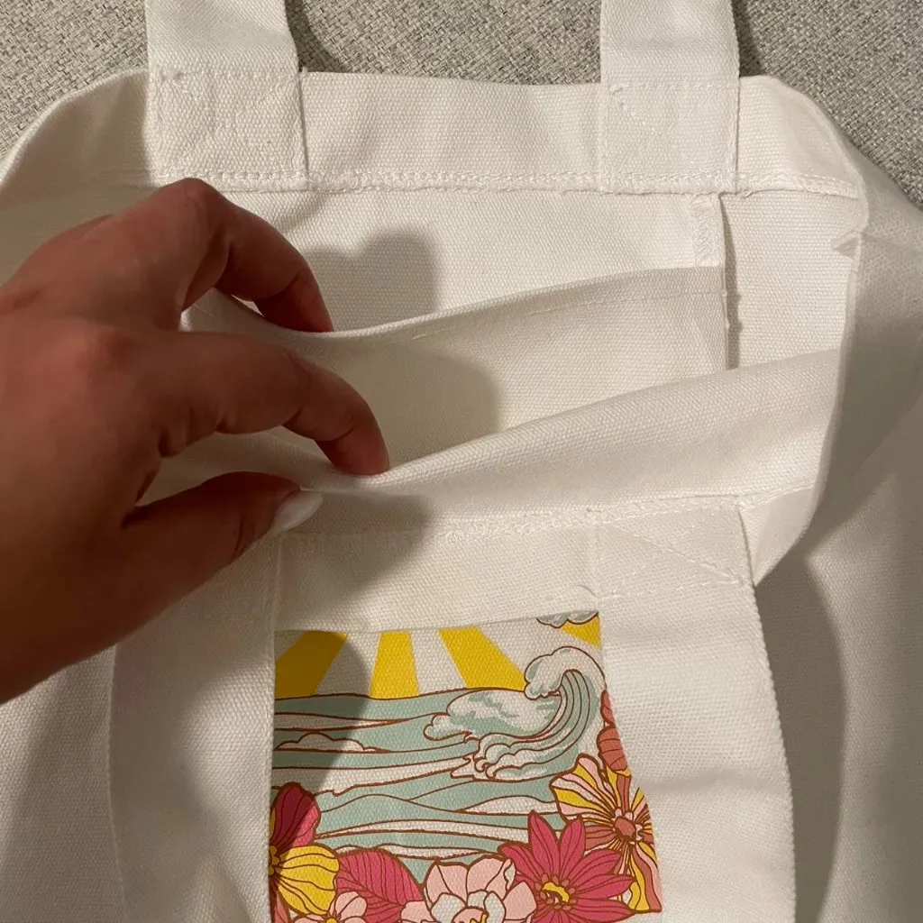 New without tags White pink and yellow Haute Hippie small tote bag #beachyvibes - Image 2