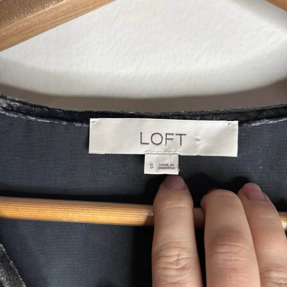 LOFT Dark Gray Velvet V-neck 1/2 sleeve popover Top Size S - Image 7