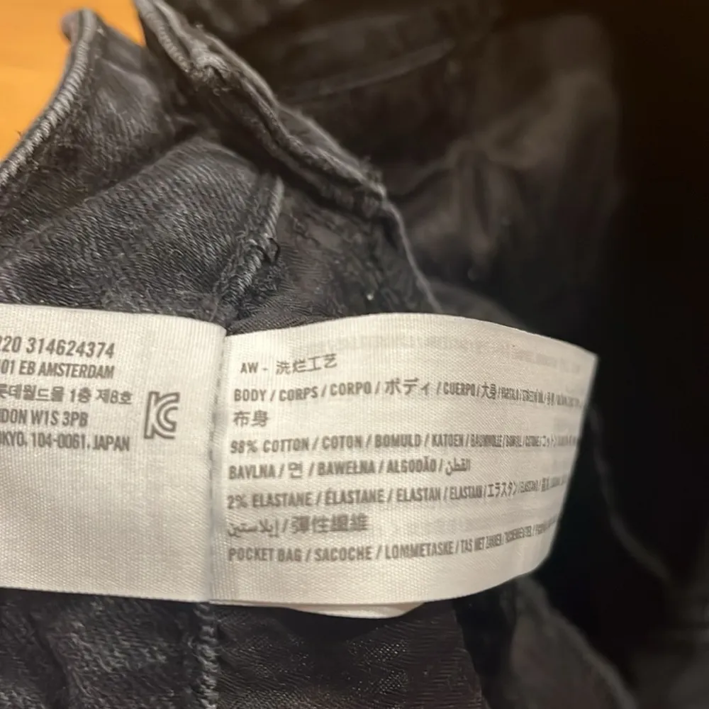 Hollister black dristress jean shorts size 28 . - Image 3