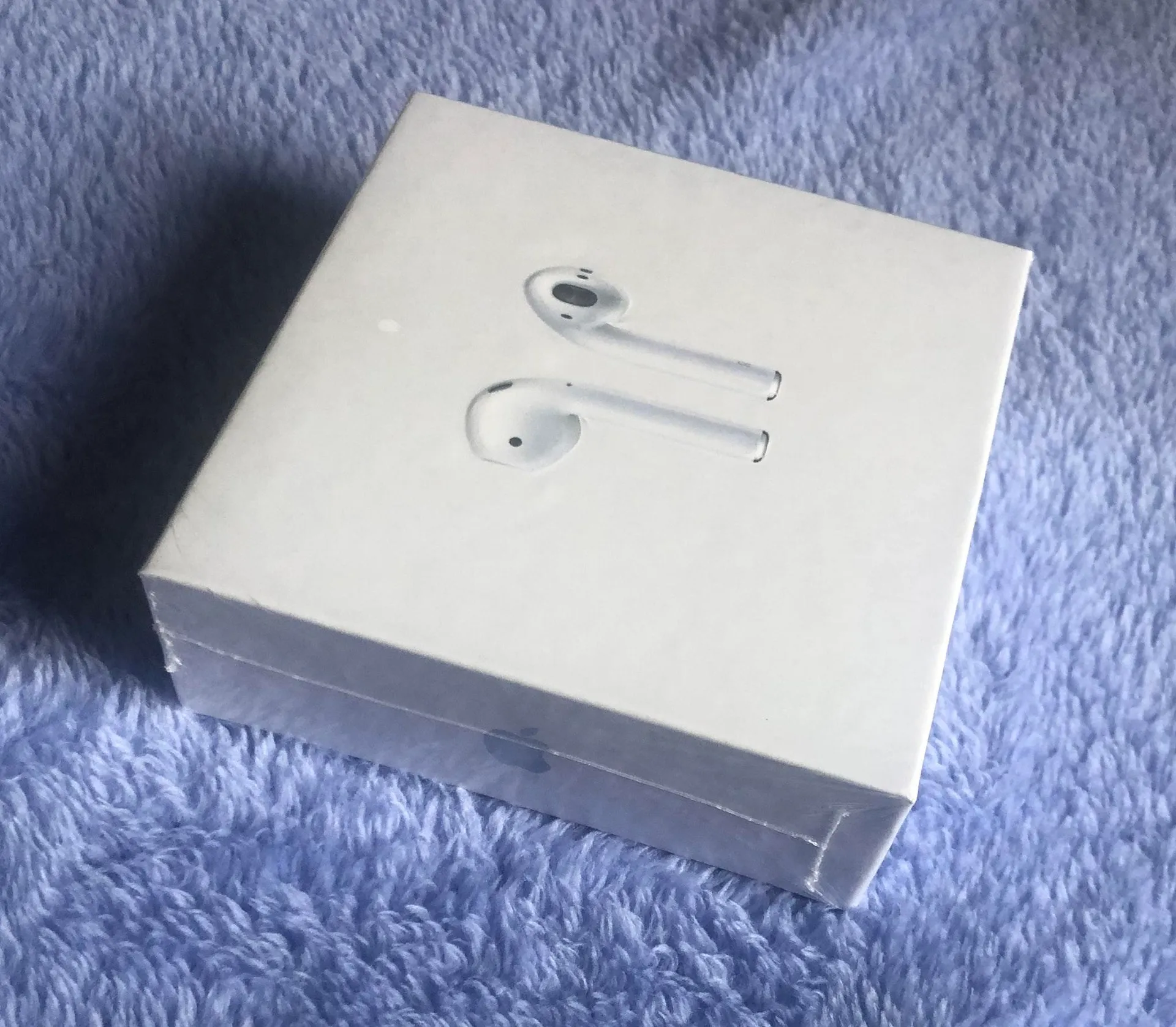 Apple AirPods With Wireless Charging Case - Image 4
