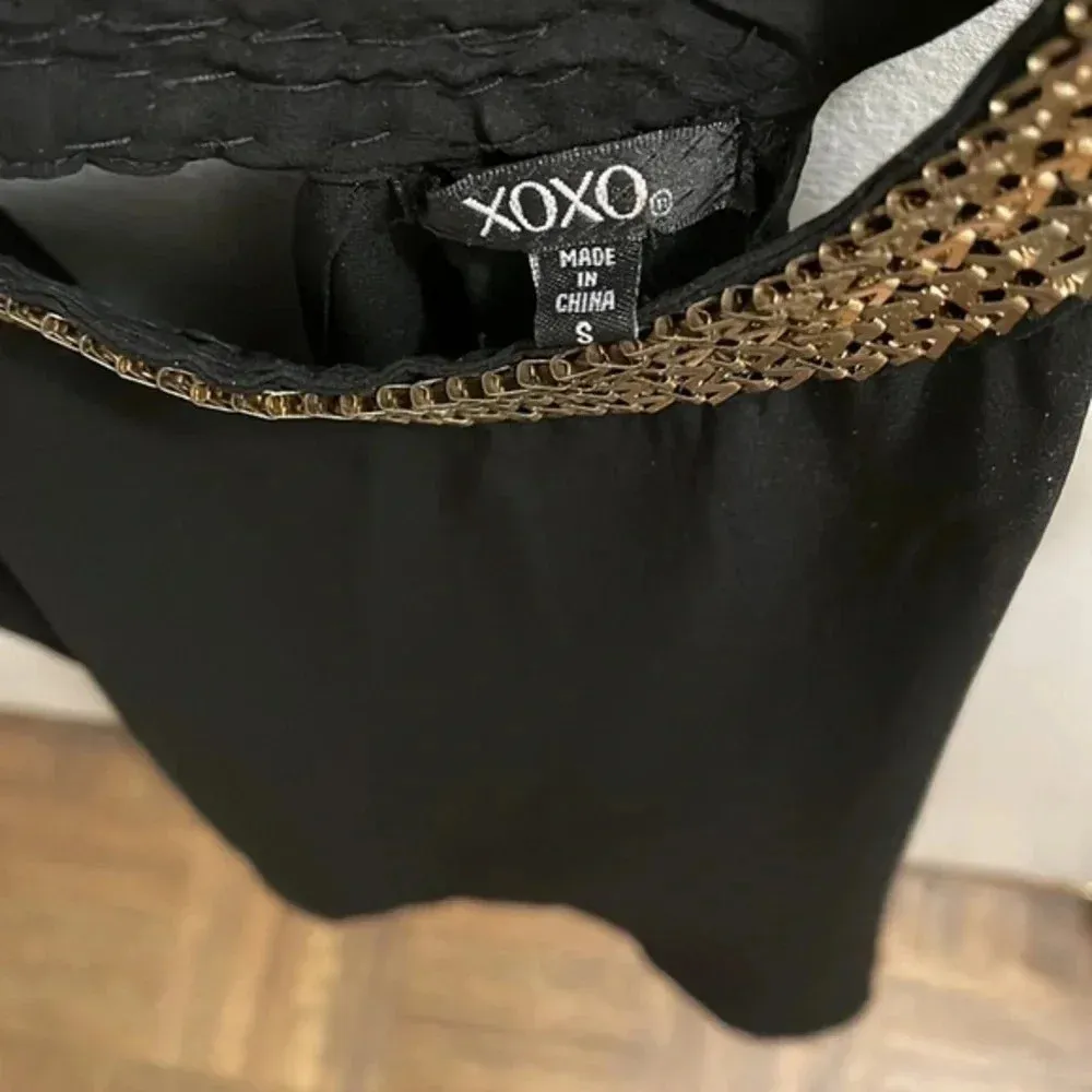 NWOT XOXO Cold Shoulder Metal Top - Image 4