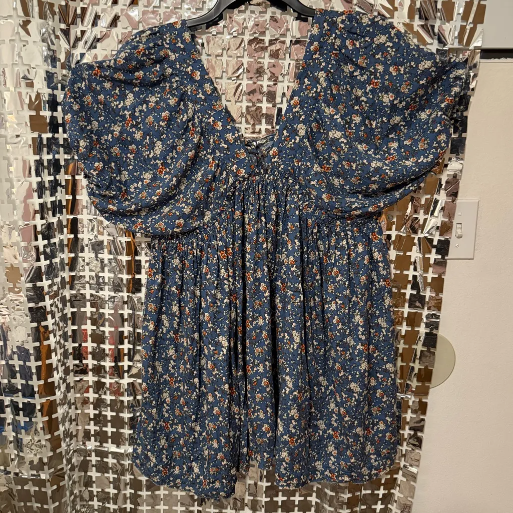 Millibon Light Blue Floral Mini Dress - Image 4