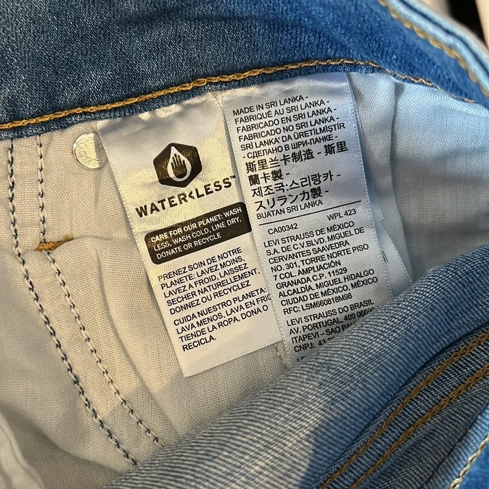 NWT Levi’s 726 high rise flare distressed knee jeans - Image 9