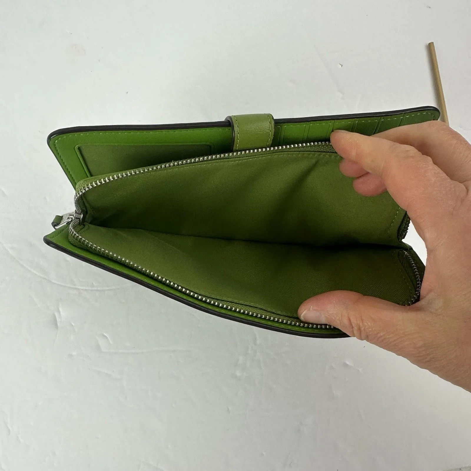 COACH Smooth Leather Skinny Snap Tab Slim Wallet Dark Lime Green CH823 Used - Image 9