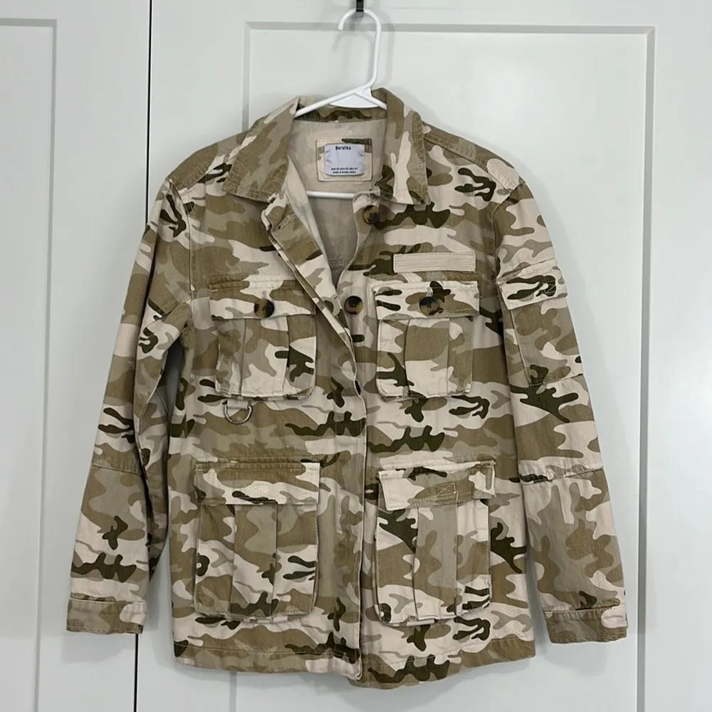 Bershka XS White and Green Camouflage Denim Cargo Jean Jacket - Image 2