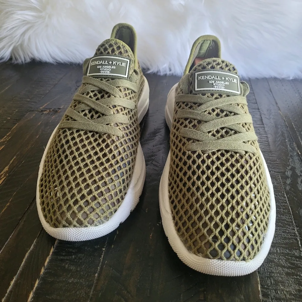 Kendall + Kylie Sneakers Knit Lace Up Mesh Women's Size 10 - Image 2