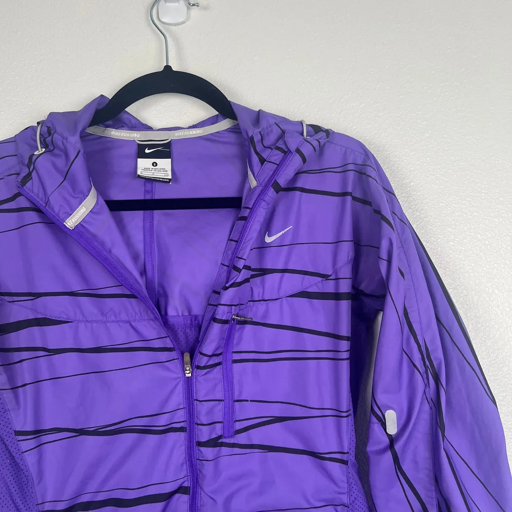 Nike Women's Fully Zip Hooded Running Jacket Purple Sz S‎ - Image 3