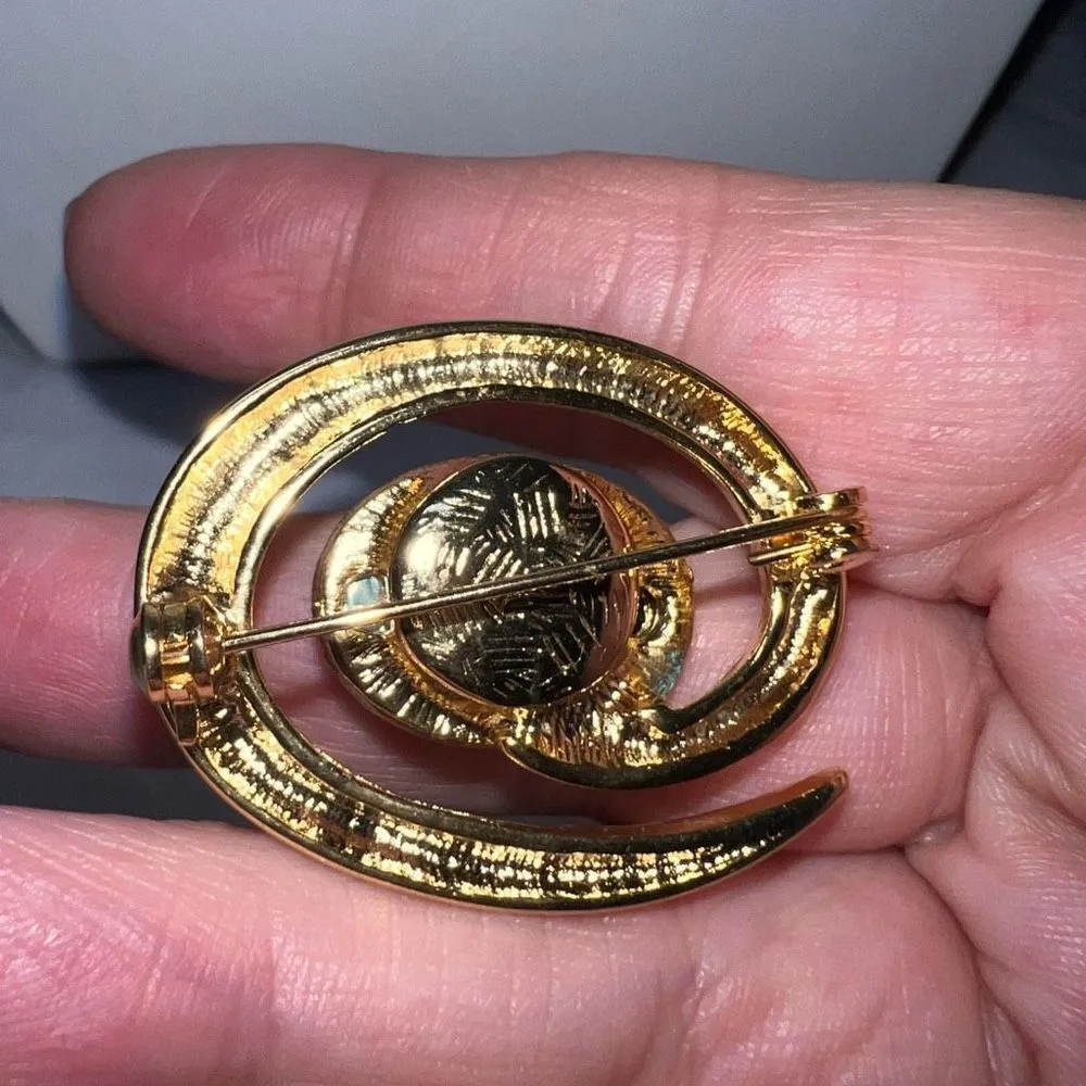 Vintage Gold Tone Swirl with Cabochon Purple Glass Brooch - Image 3