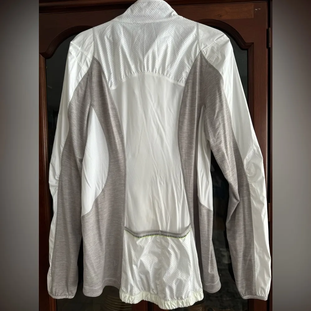 Lululemon  White light weight runner windbreaker Jacket - Image 3