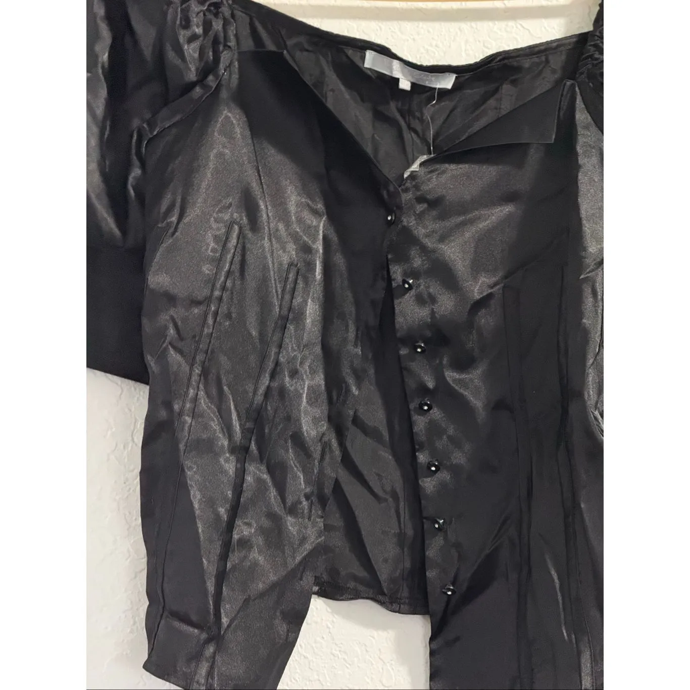 New Violet + Claire Blouse Women's Size M  satin crop button down shirt goth - Image 2