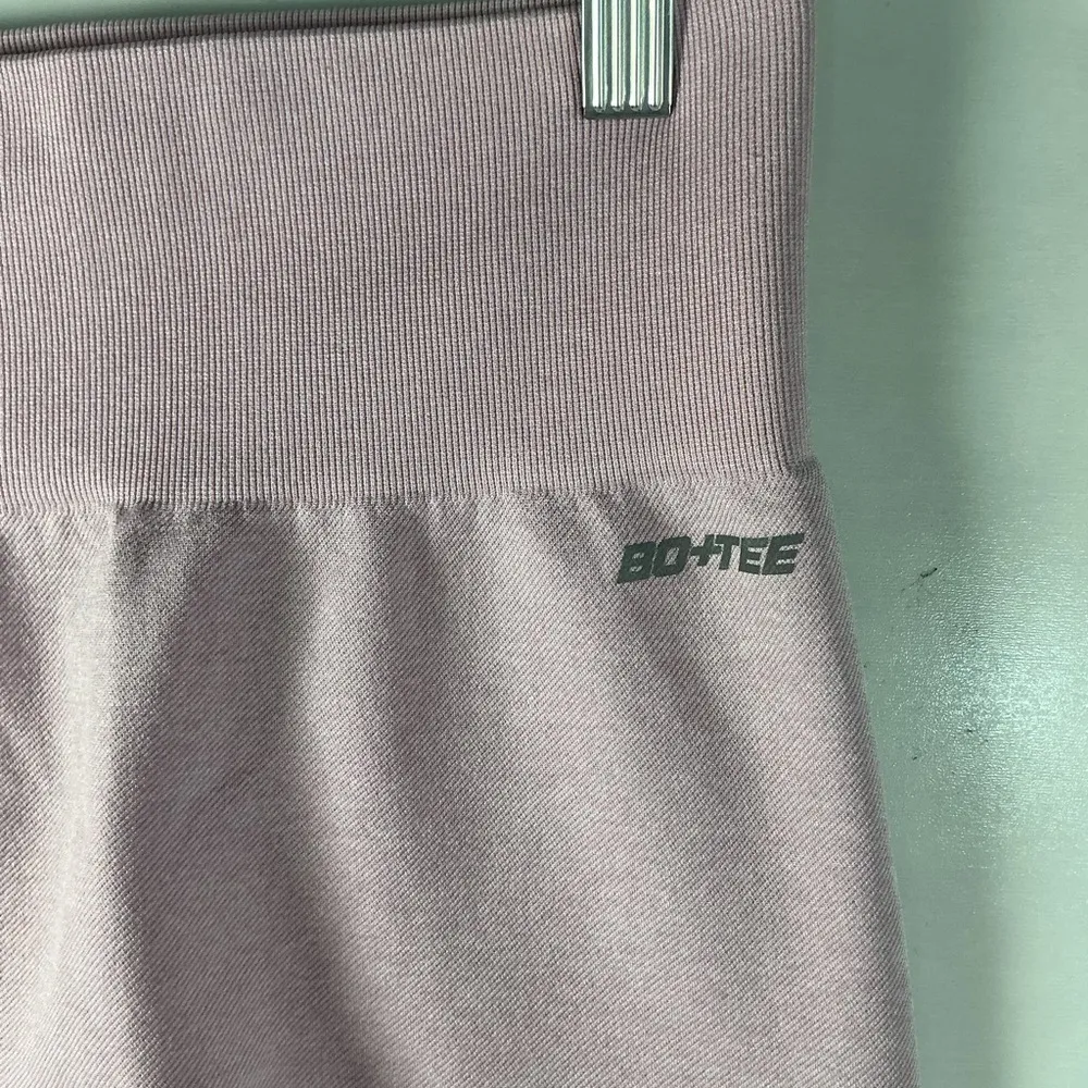 Elegant Light Pink Women's LeggingsA0348 - Image 3