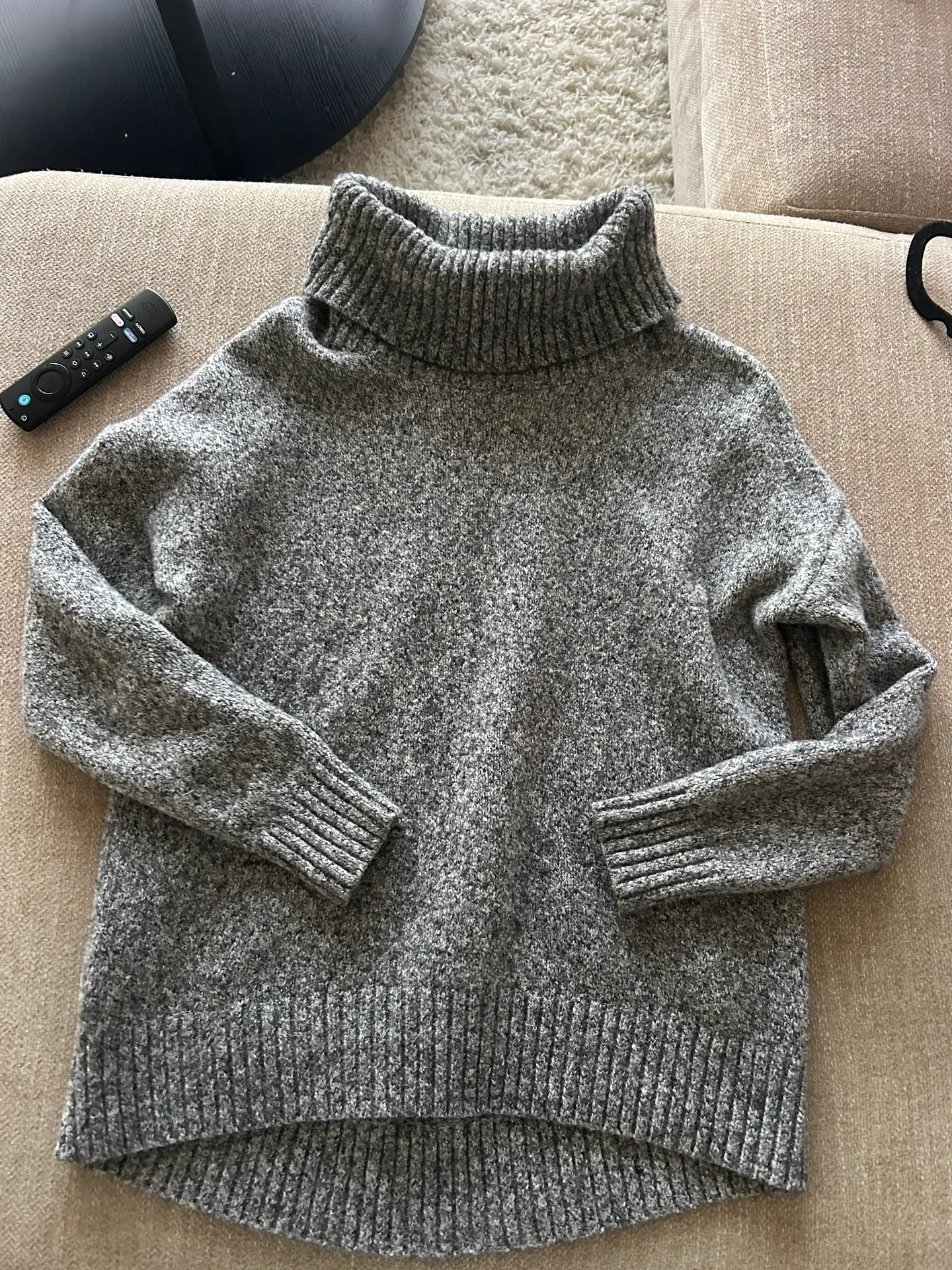 Old Navy Sweater - Image 5