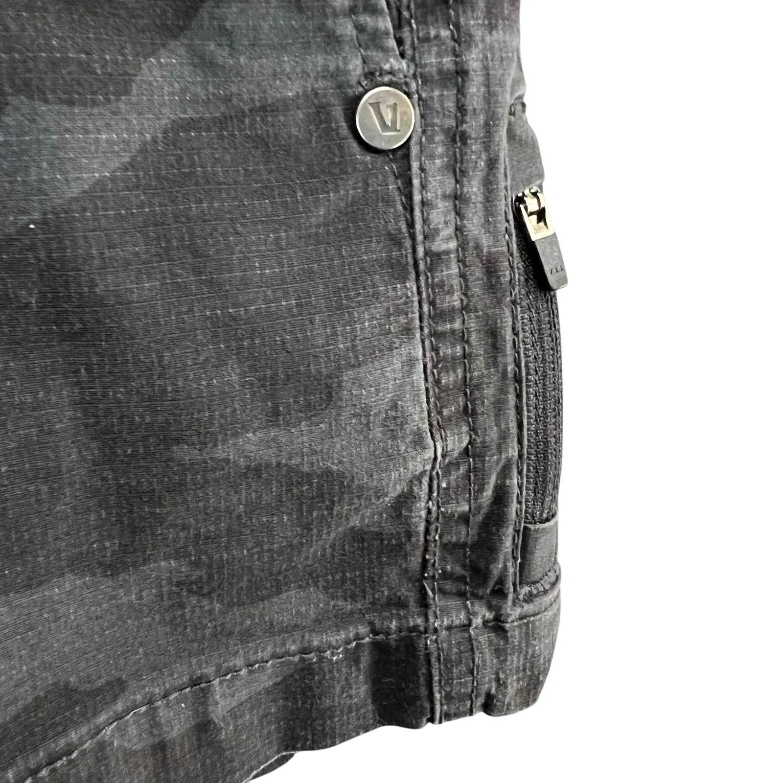 Vuori Ripstop Shorts Womens XS Black Camo Walking Running Sporty Casual Gorpcore - Image 6