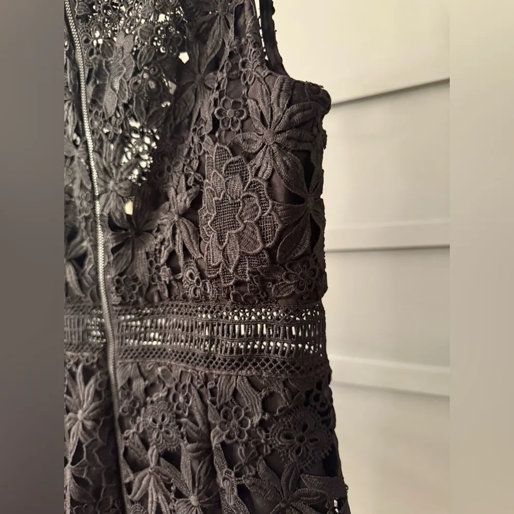 BARDOT Paris Lace Body-Con Dress. Black. Size 6. - Image 12