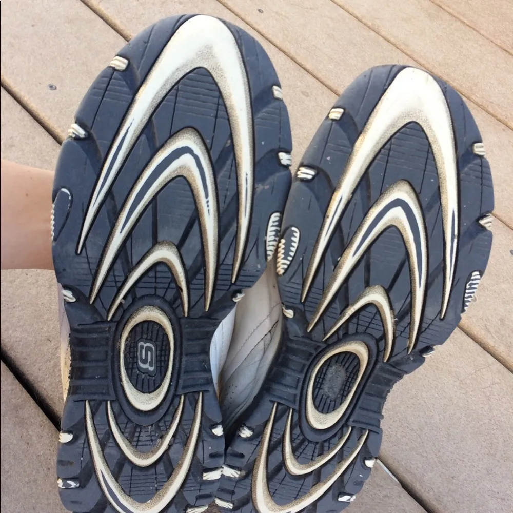 Sketchers Very used sneakers - Image 4