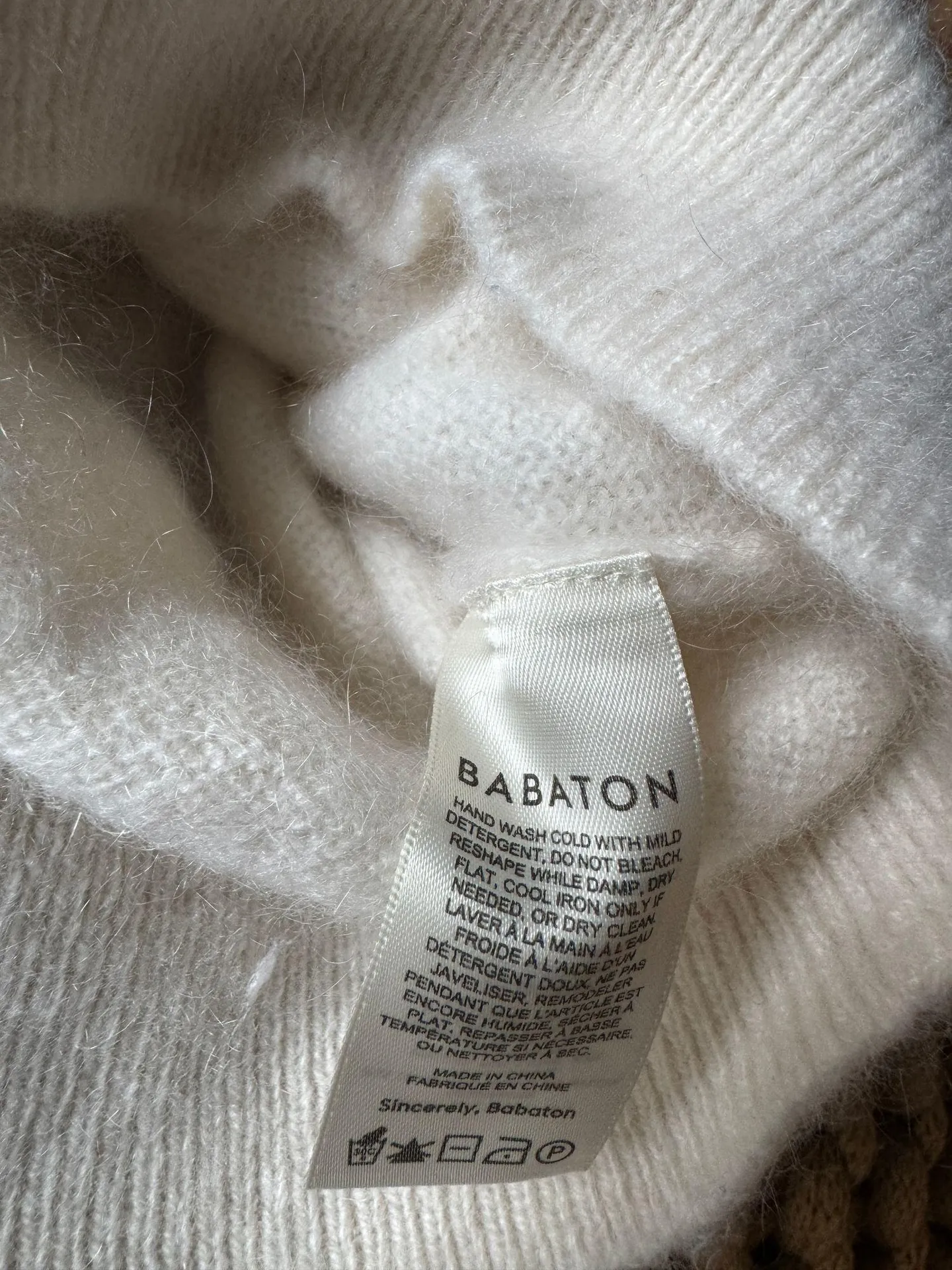 Aritzia  Cashmere Sweater - Image 6