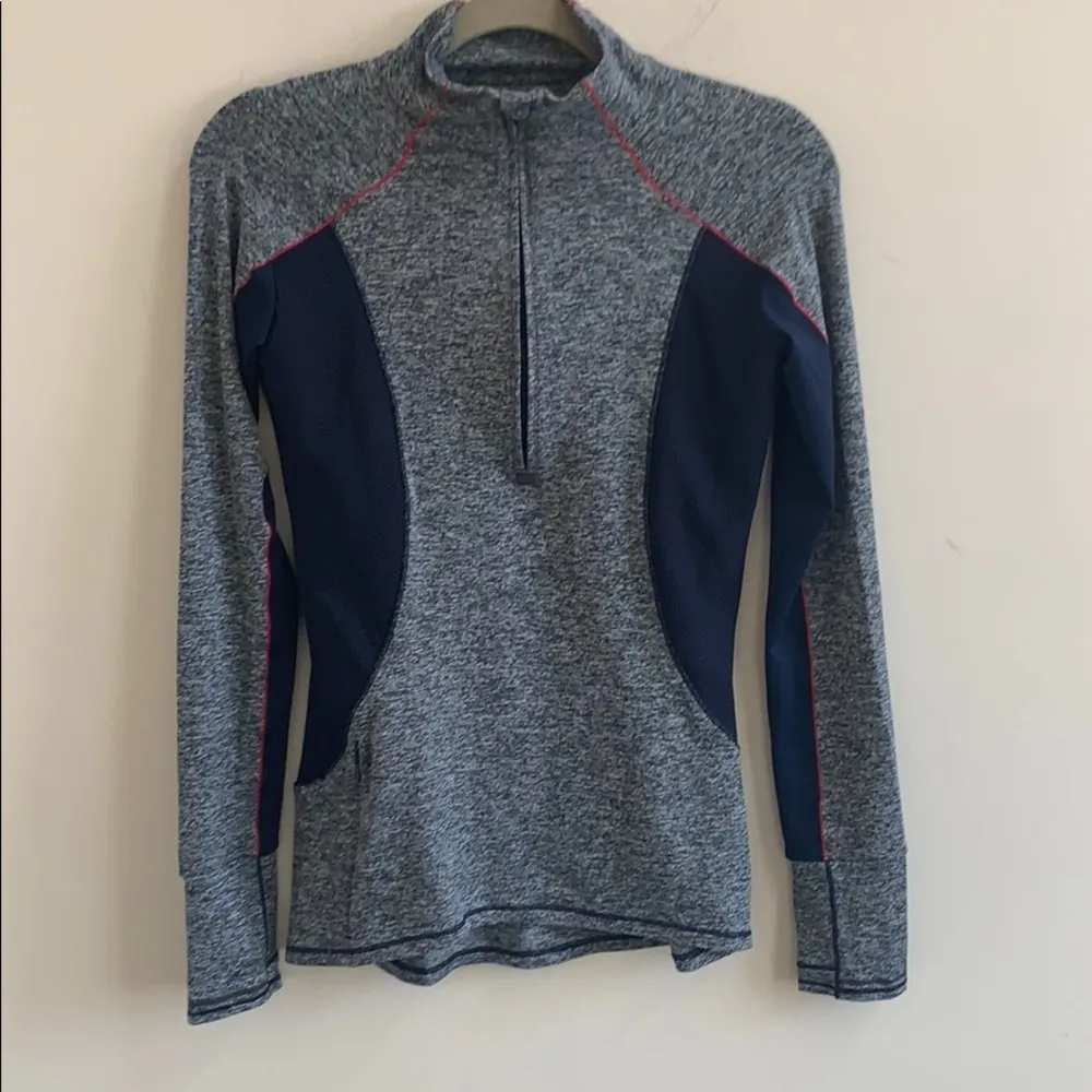 NWOT Athleta grey and navy fitted quarter zip! - Image 2