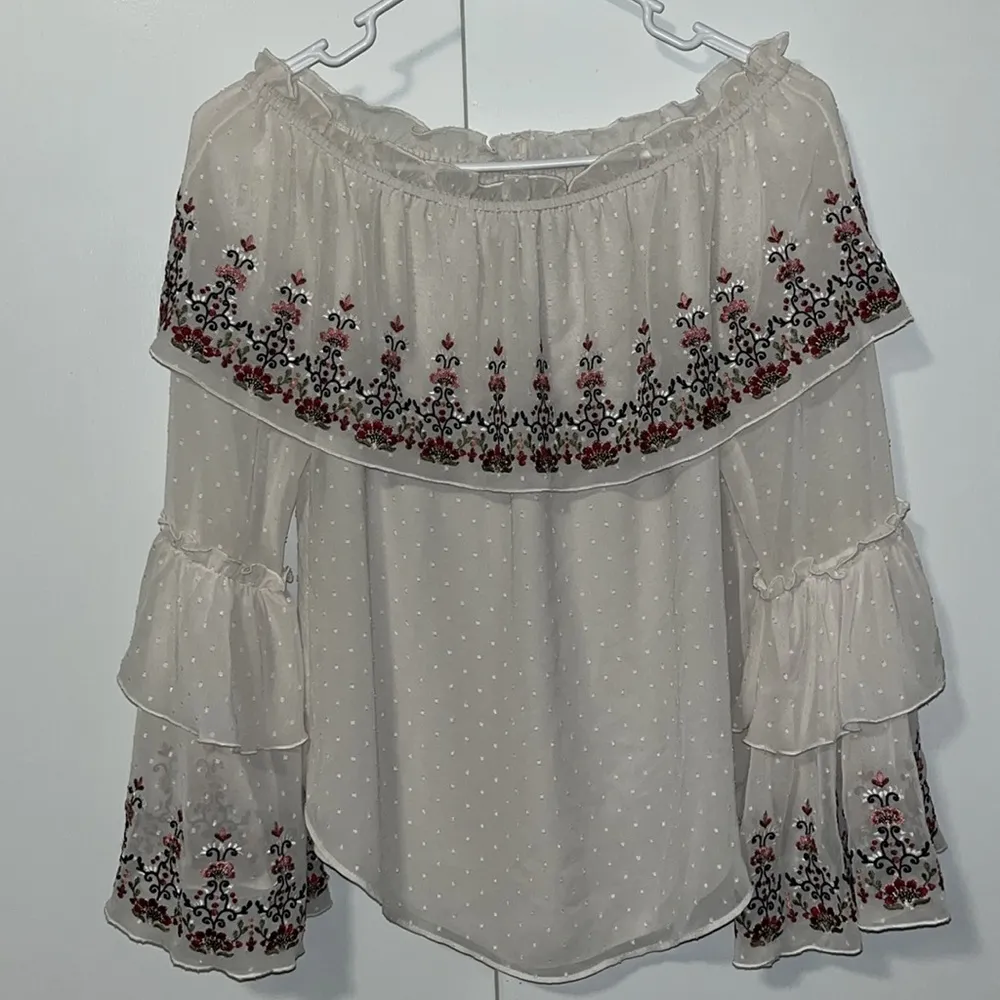 White House Black Market Embroidered Ruffle Tiered Bell Sleeve Blouse Top XS - Image 4