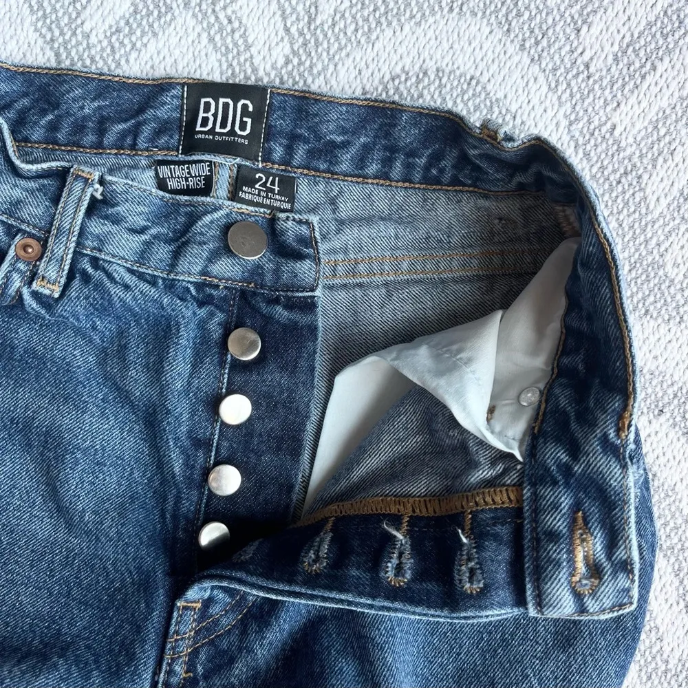 BDG // URBAN OUTFITTERS Vintage Wide Leg High Rise Button Fly Blue Jeans 24 - Image 7