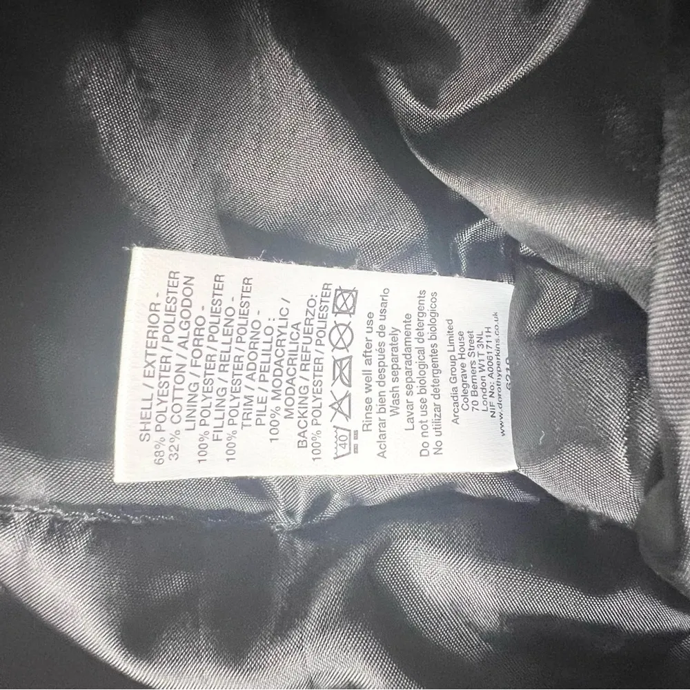 Dorothy Perkins Black Faux Fur Lined Hooded Zip Up Vest Size Medium - Image 12