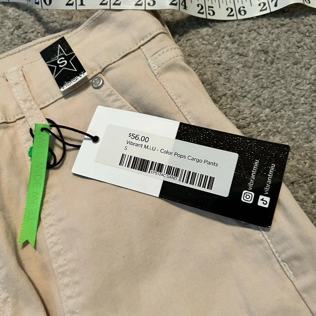 Vibrant cream‎ wide leg cargo pants size small NWT - Image 6