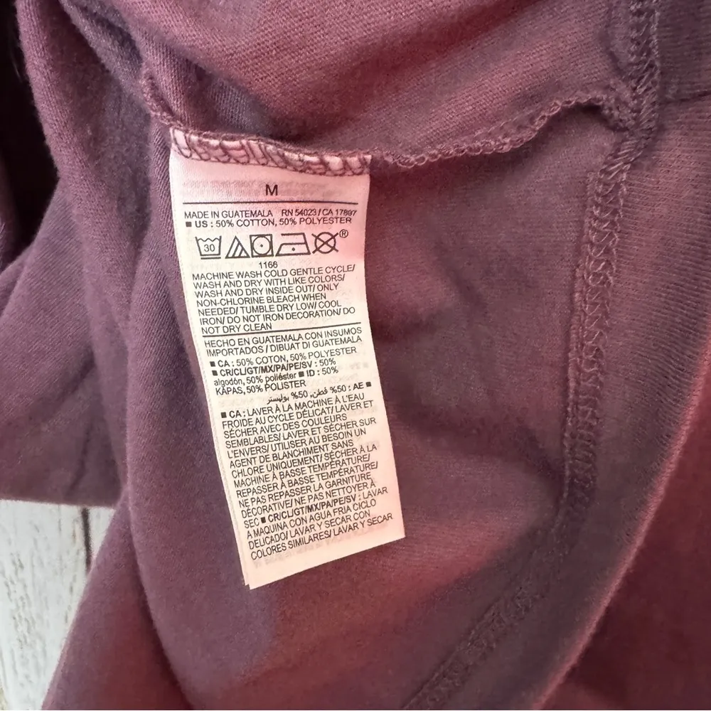 Old Navy Selena Women's Short Sleeve Crew Neck Music Band Graphic Tee Sz M NWT - Image 3