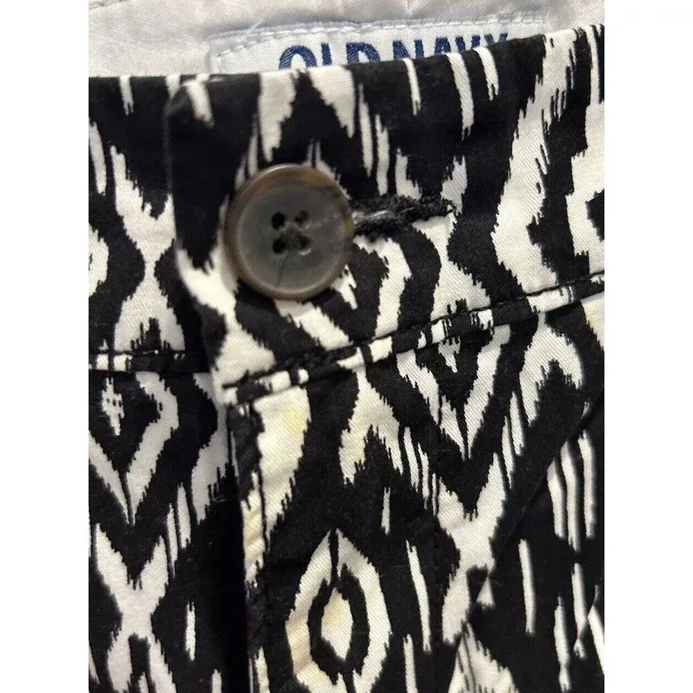 Old Navy Everyday Twill Short Womens Size 12 Black White Ikat‎ Mid Rise Cotton - Image 4